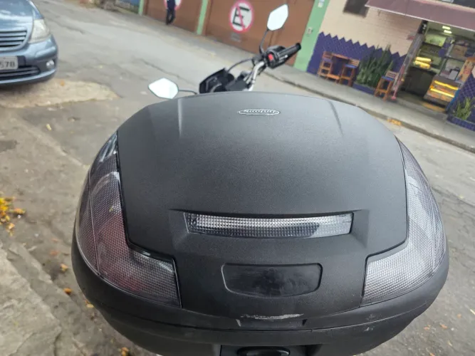 Baú GIVI 47 litros em bom estado