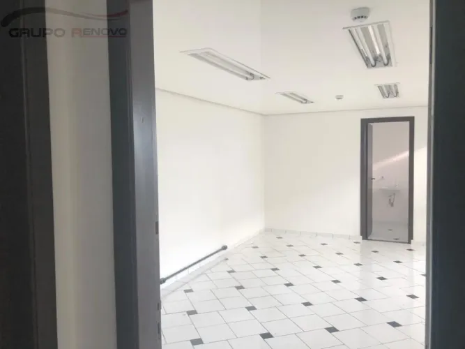 Locação: Sala reformada 30m² no Centro de Santo Amaro. Na galeria mais movimentada!