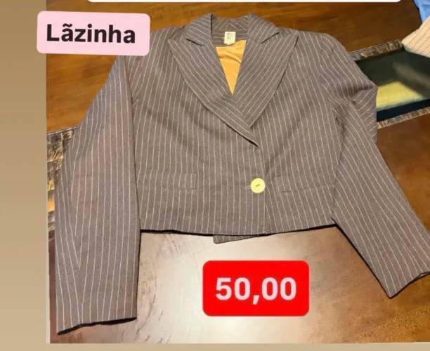 Lindo blazer cinza com listras bege