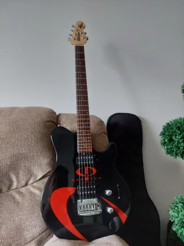 Guitarra ErnieBall MusicMan Axis Sport