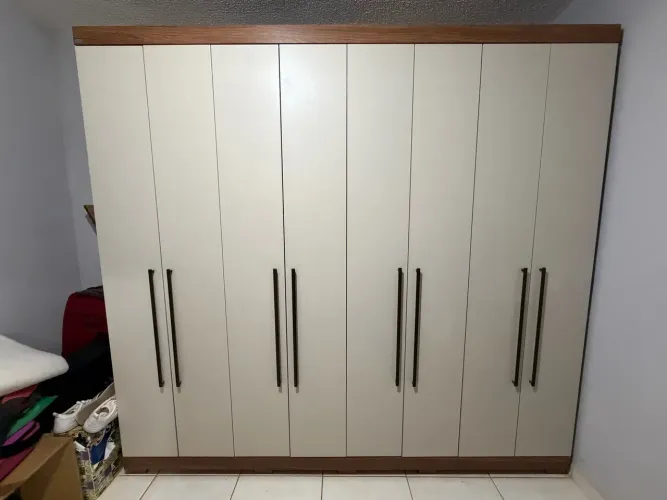 Guarda Roupa 8 Portas - 1 ano de uso