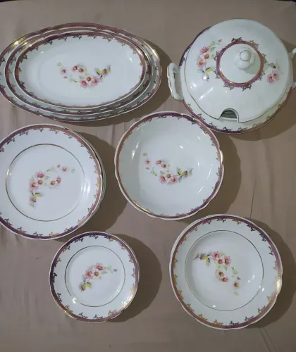 Aparelho de Jantar Antigo Porcelana Real - Floral e Ouro<br>
