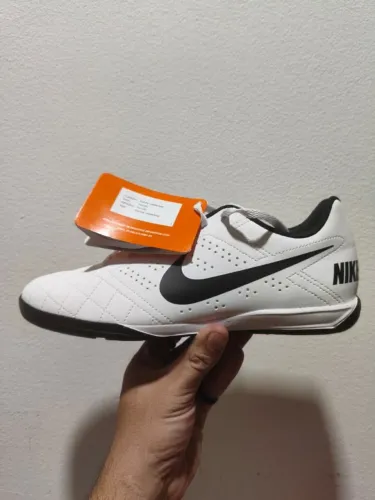 Chuteira futsal novinha