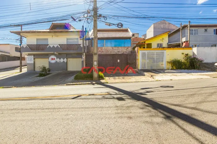 Sobrado à venda no bairro Xaxim