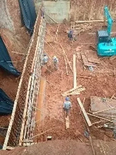 Vaga para carpinteiro e auxiliar