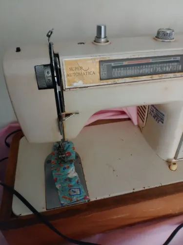 Maquina de costura portatil com motor