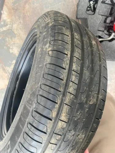 Roda com pneus novo Corolla suporte do estepe tbem