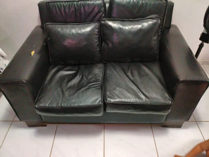 Vende-se sofá bem conservado.