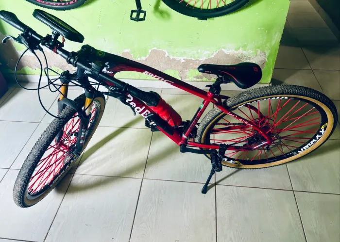 Bike da RED BULL personalizada.