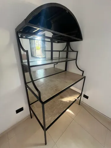 Estante estilo cristaleira Coliseu DESAPEGO