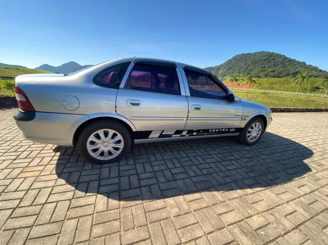 Chevrolet Vectra CD 2.2 16V / 2.0 16V Mec./aut. 1998