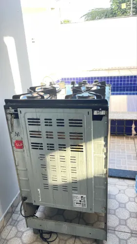 Vende-se este fogão.
