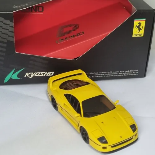 Ferrari F40 Kyosho plastico 1:43
