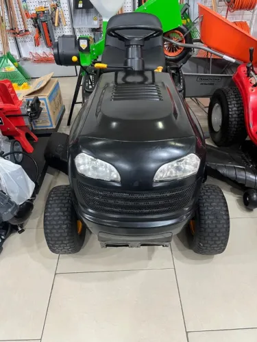 TRATOR DE CORTAR GRAMA