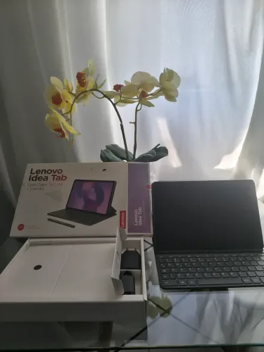 Tablet Lenovo - Completo em estado de loja.
