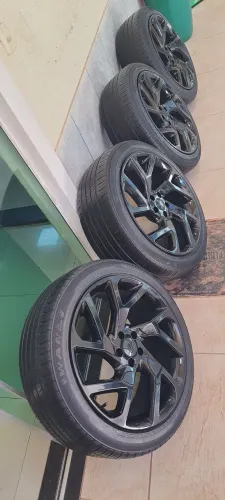 Jogo de rodas aro 20 Land Rover Velar 5x108 pneus 70% de borracha 245/45/20