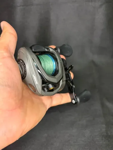 carretilha de pesca Venator GS esquerda