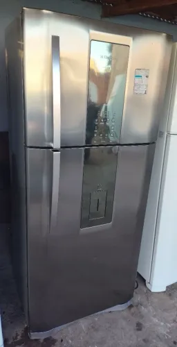 Geladeira Electrolux Frost Free 553 litros INOX com bebedor na porta