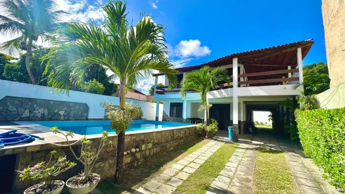 Casa em Itapuã | 4 Quartos | 3 Suítes | Piscina Privativa | 660m² - Residencial ou comerci