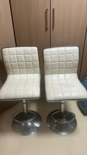 Par de Banquetas Giratórias em Gomos com Regulagem de Altura - bom estado