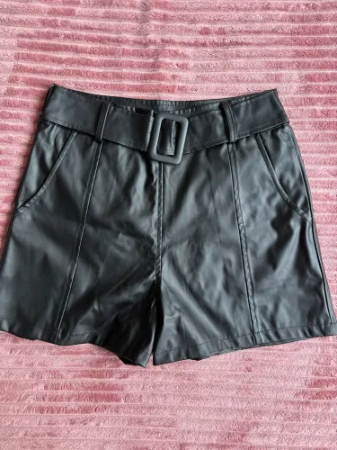 Shorts couro fake