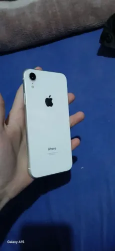 Vendo ou troco iPhone XR 64 GB bateria ? 77% aparelho todo original 