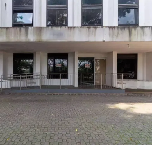 Loja na Avenida General Furtado Nascimento, 740 180 m²