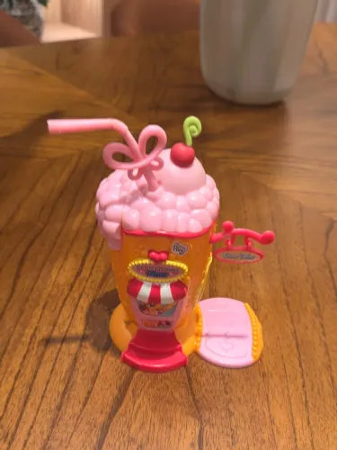 Sorveteria My Little Pony Ponyville Ice Cream Shake Diner, lançada pela Hasbro em 2009