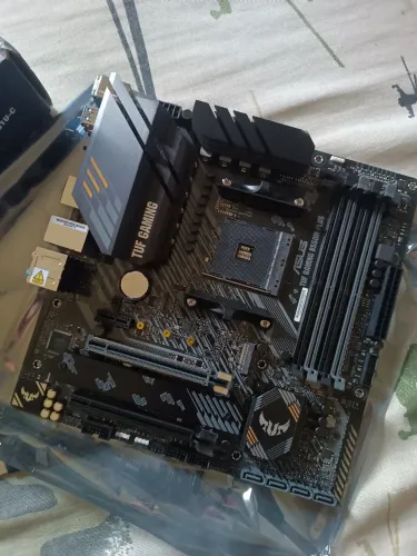 Vende-se placa mãe (TUF Gaming B550M)