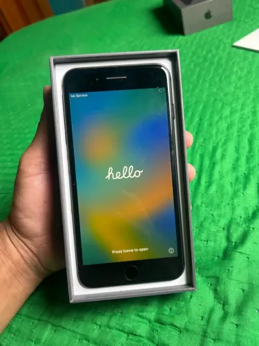 Vende se iPhone 8 Plus cinza 128GB