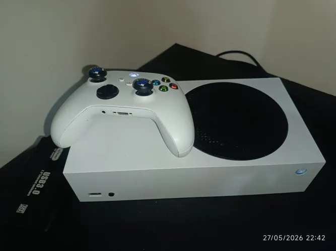 Vendo Xbox Series S + monitor Samsung 24,120Hz + HD 500GB