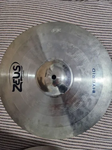 Chimbal Hi Hat Zeus 14" Liga B20