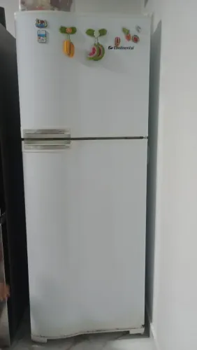 Refrigerador em ótimo estado, tudo funcionando, tamanho grande