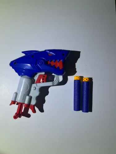 ARMA DE BRINQUEDO DE TUBARÃO 