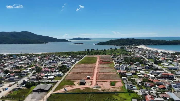 Lotes com parcelamento direto na Praia do Sonho