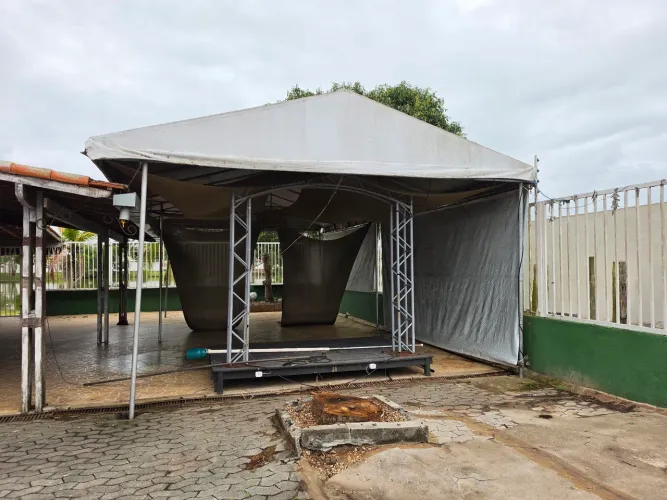 Tenda Piramidal Galvanizada 5x10m - Ideal para Eventos e Comércio