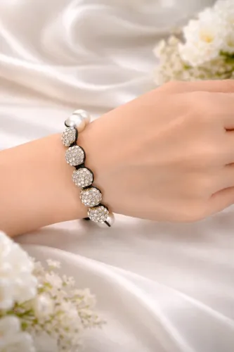 Pulseira Ajustável com Pérolas e Strass