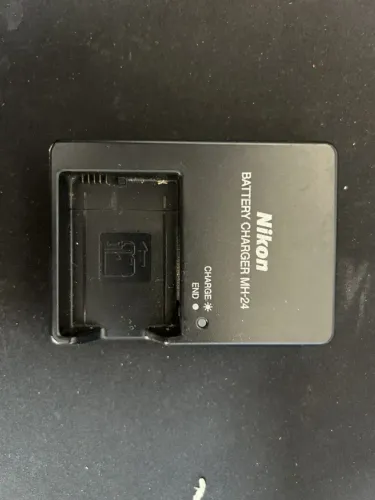 Carregador Original Nikon MH-24 para Bateria EN-EL14 com Fio
