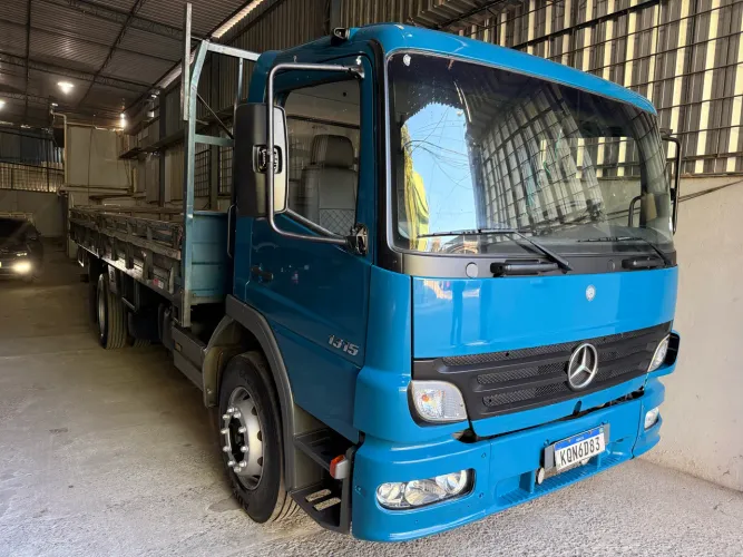 Caminhão Mercedes Atego 1315