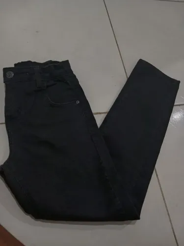 Calça moletom e calça jeans.