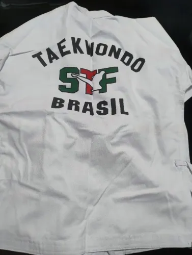 Uniforme taekwondo