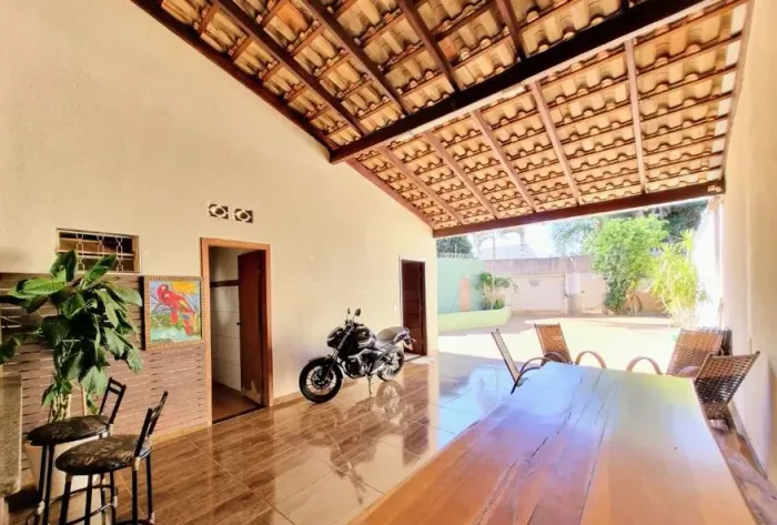 Casa com piscina no Bosque das Araras 