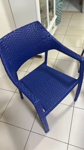 Cadeira de vime sintético 