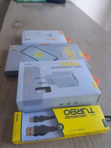 Combo carregador wireless fone de ouvido carregador v8 e cabo típico c