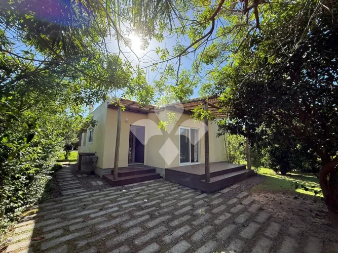 Casa com 2 suítes a venda na Praia da Ferrugem, Garopaba/SC