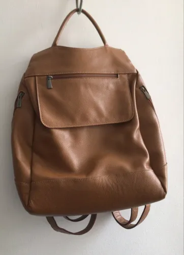 Mochila feminina, em couro puro, nova