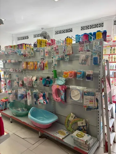 Prateleiras de Farmácia