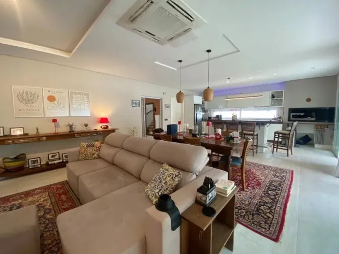 Linda casa em condomínio fechado na Lagoa da Conceição