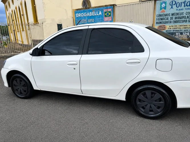Toyota Etios X Plus Sedan 1.5 Flex 16V 4P Aut. 2019
