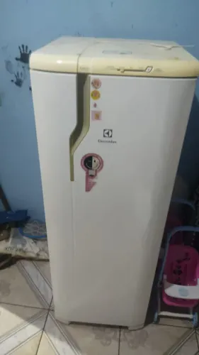 Vendo geladeira usado boa 550 reais
